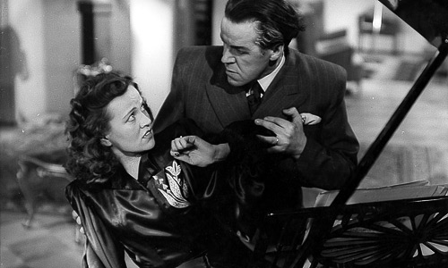 Kultainen kynttilänjalka 1946 © KAVI / Fenno-Filmi Oy