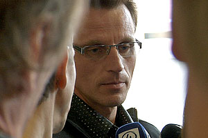 Sinivalkoinen valhe
