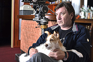 Aki Kaurismäki kuvauksissa
