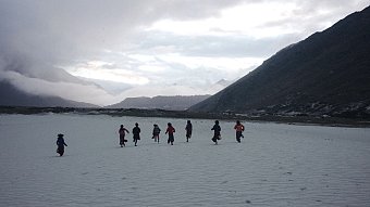 Lunana: A Yak in the Classroom