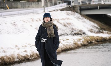 Two Seasons, Two Strangers