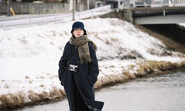 Two Seasons, Two Strangers